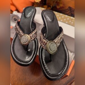 Flip top sandals